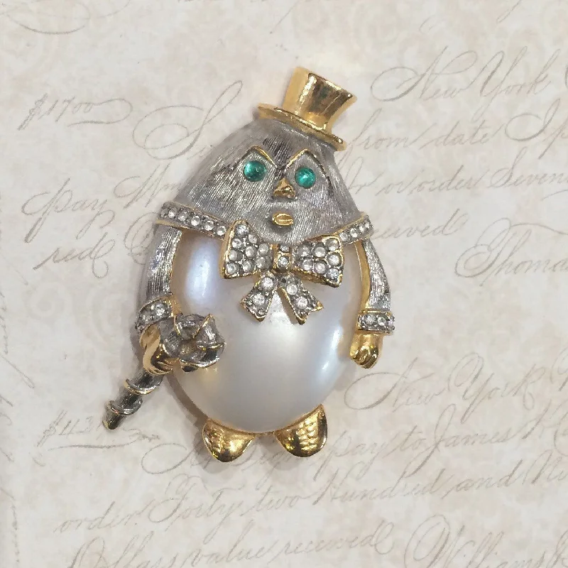 Brooch with a Bow-Humpty Dumpty large brooch by Kenneth Jay Lane with pearl