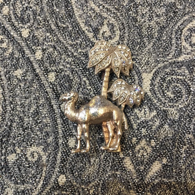 Brooch for Party Dresses-Camel with palm trees sparkly silver brooch